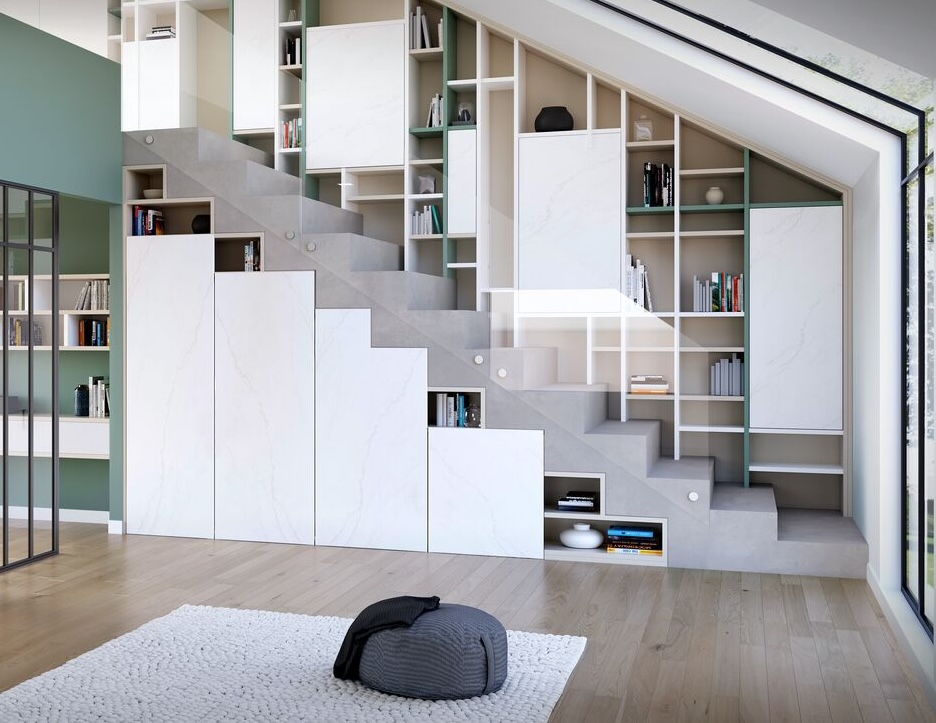 Bibliothèque sous-escalier, optimiser ses rangements