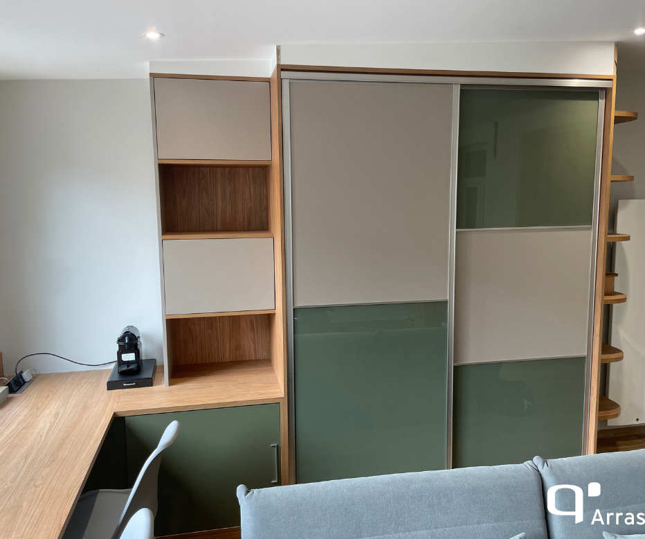 Créez une combinaison harmonieuse pour votre dressing et votre bureau sur-mesure grâce à Quadro ARRAS, qui a une solution unique pour votre projet.