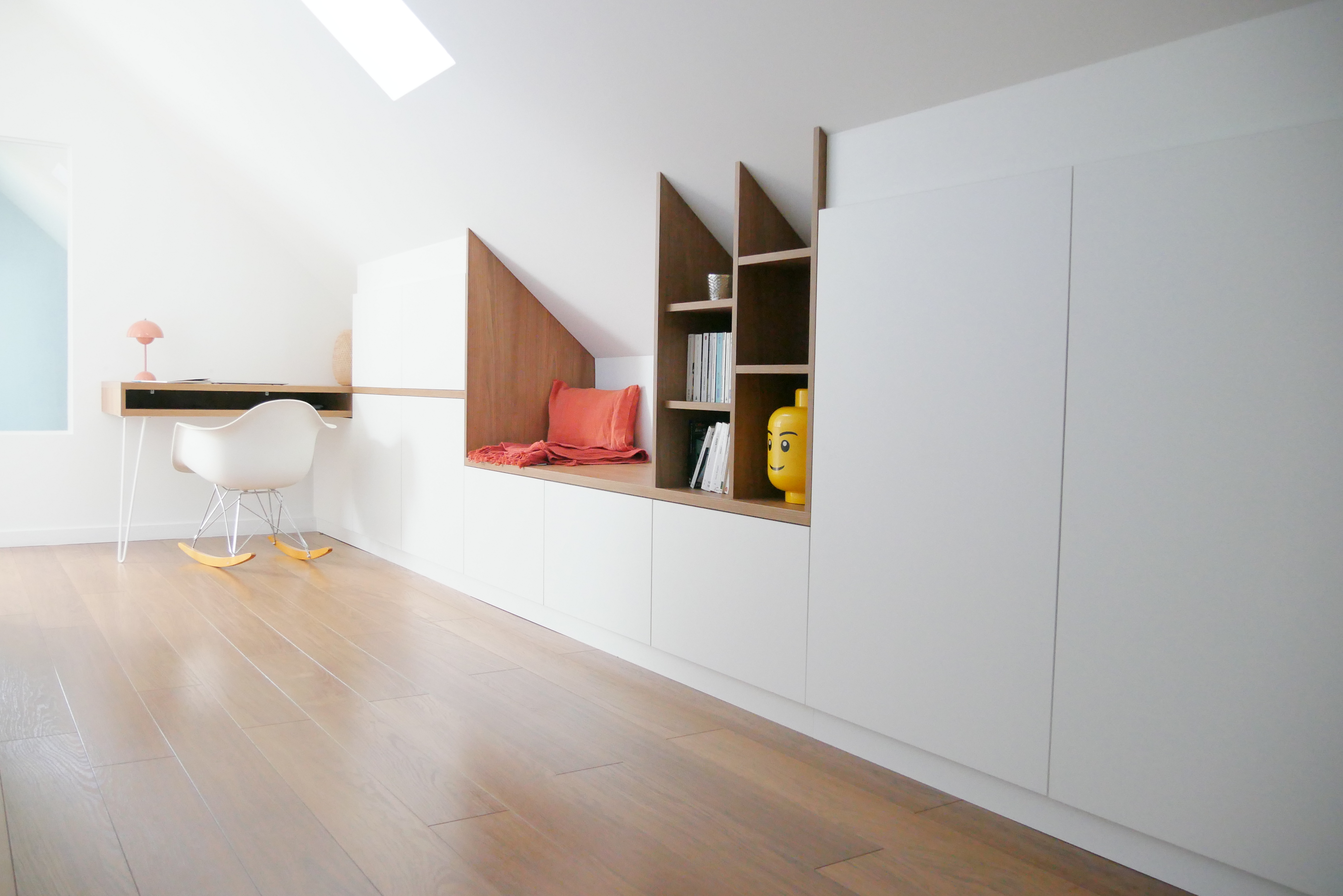 Bureau et rangements sous-pente