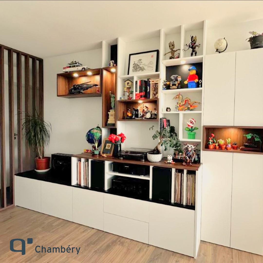 Meuble sur mesure pour l’exposition de LEGO et de collections musicales