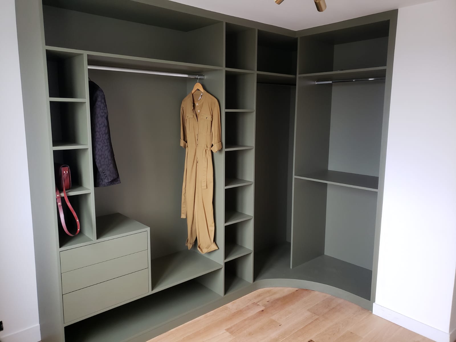 Aménager un dressing d'angle sur mesure
