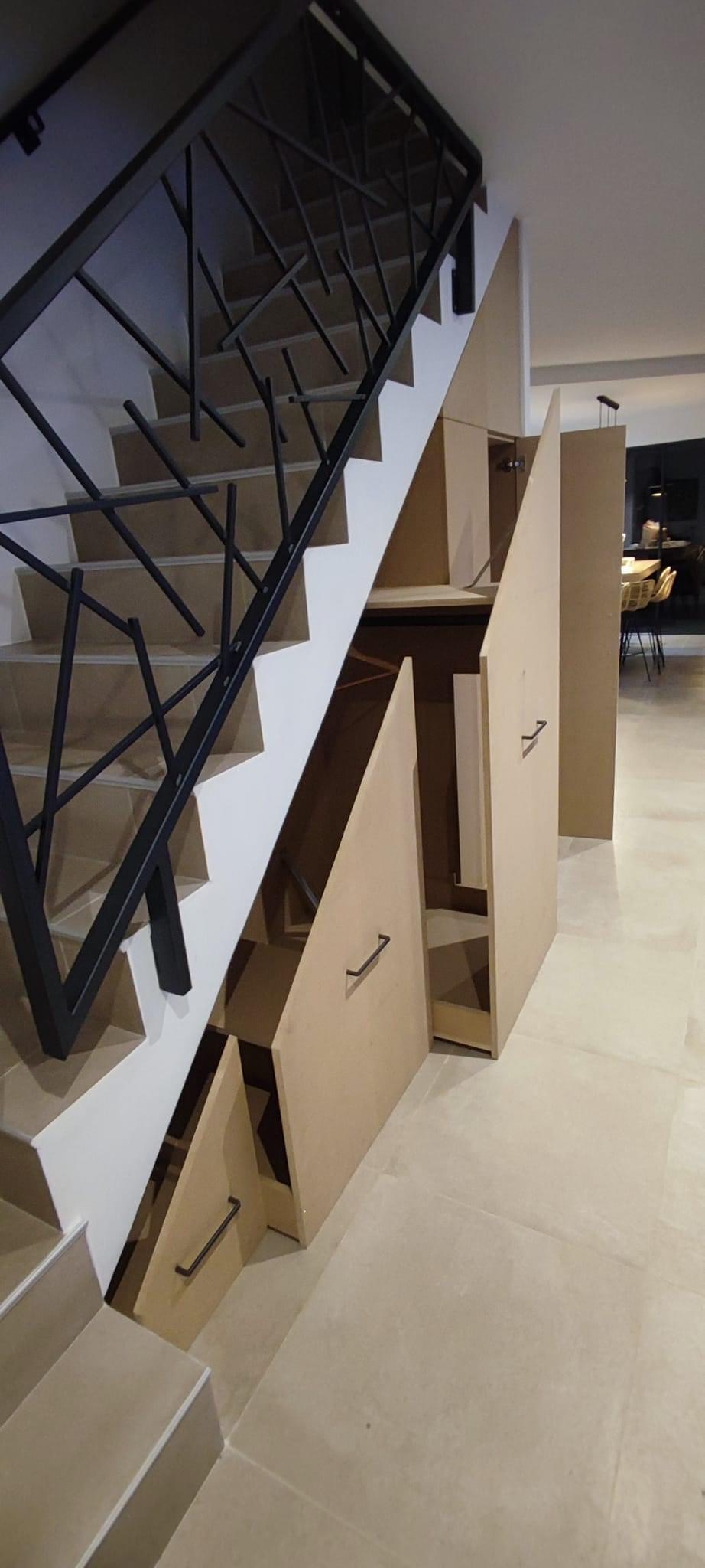 Rangement sous-escalier, optimiser l'espace