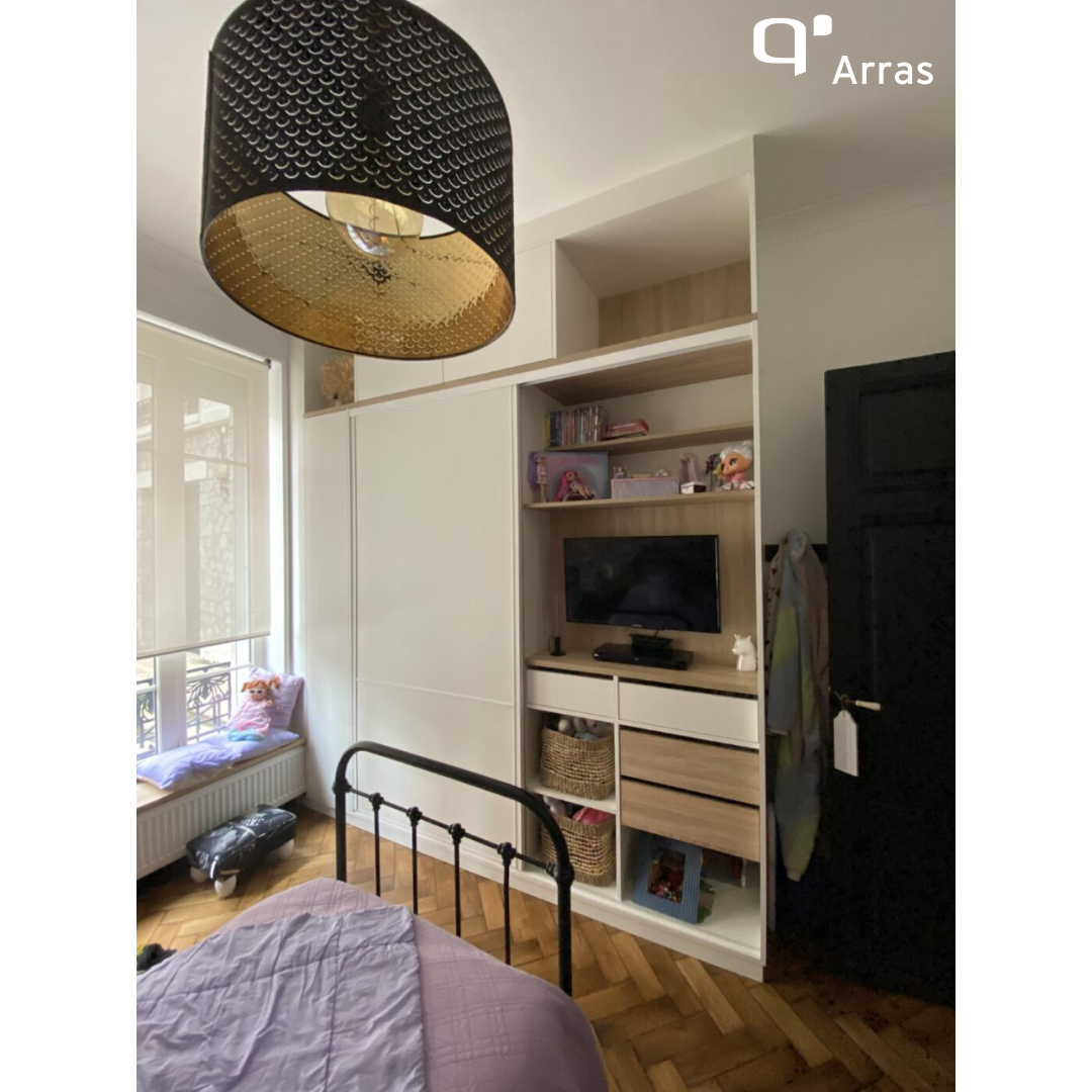 Un dressing sur-mesure d'un côté, la télévision de l'autre ? Quadro ARRAS a votre réponse !