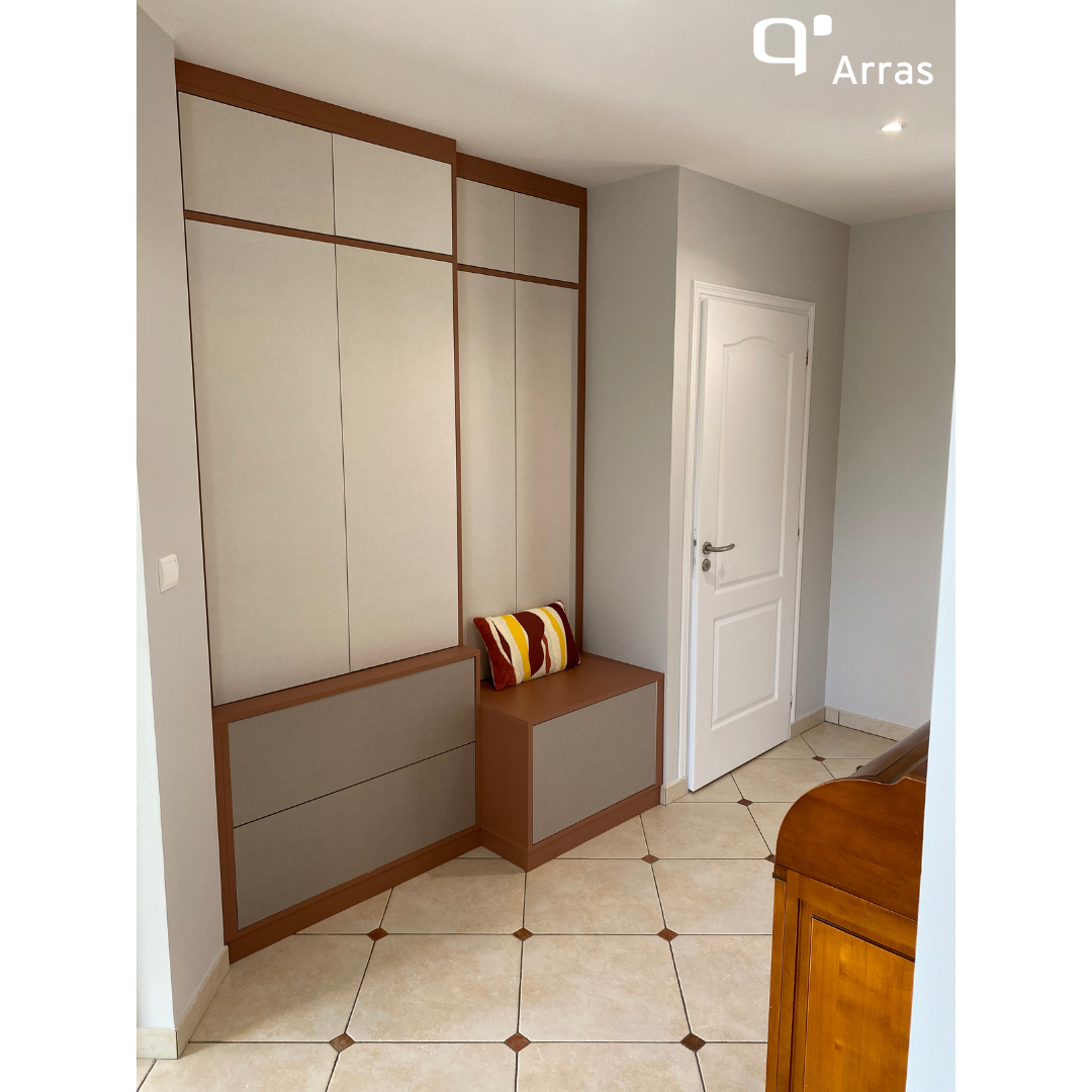 De nombreuses solutions sont possibles avec le sur-mesure de Quadro ARRAS. Découvrez dès maintenant notre nouveau meuble d'entrée.