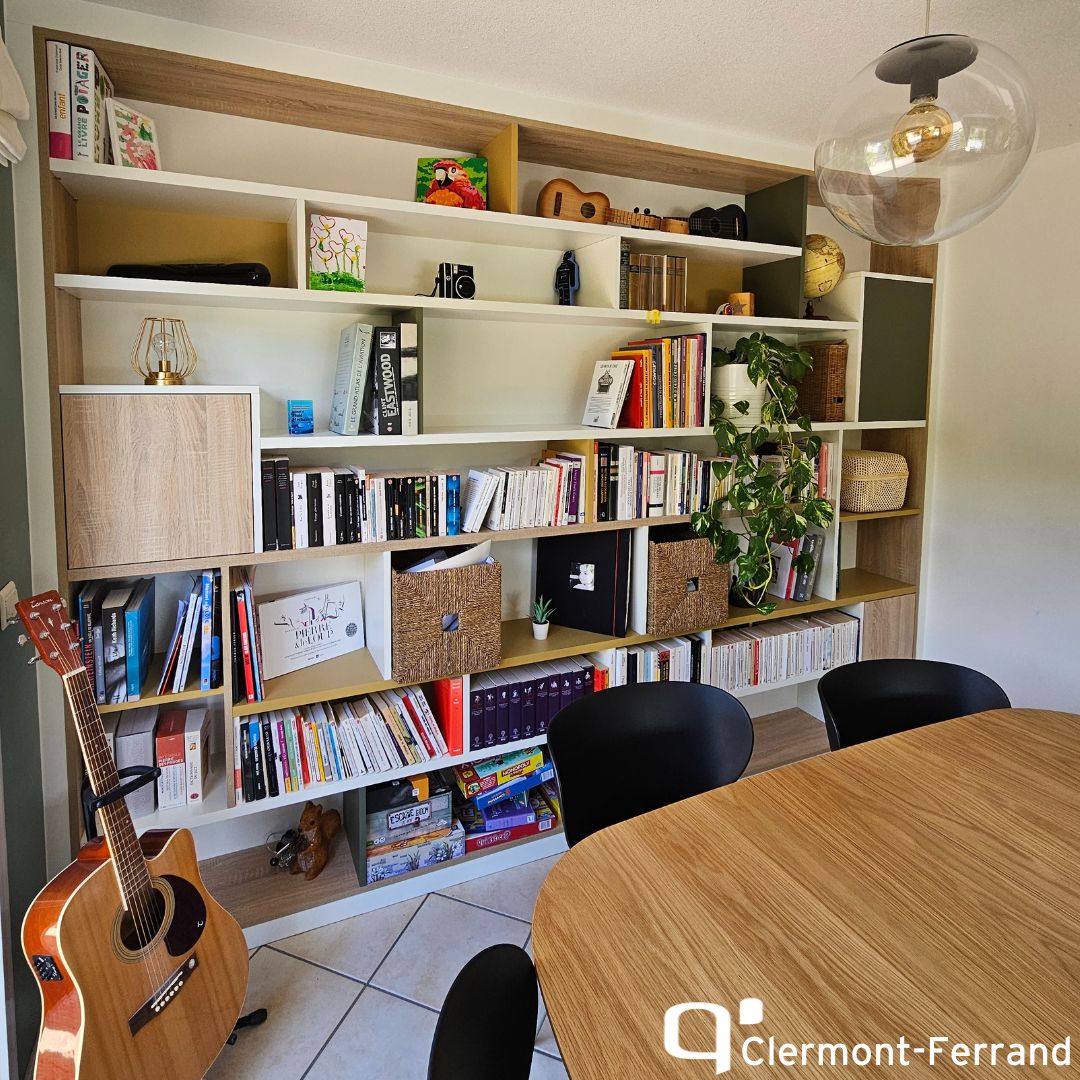 Une explosion de couleurs et de créativité pour cette bibliothèque