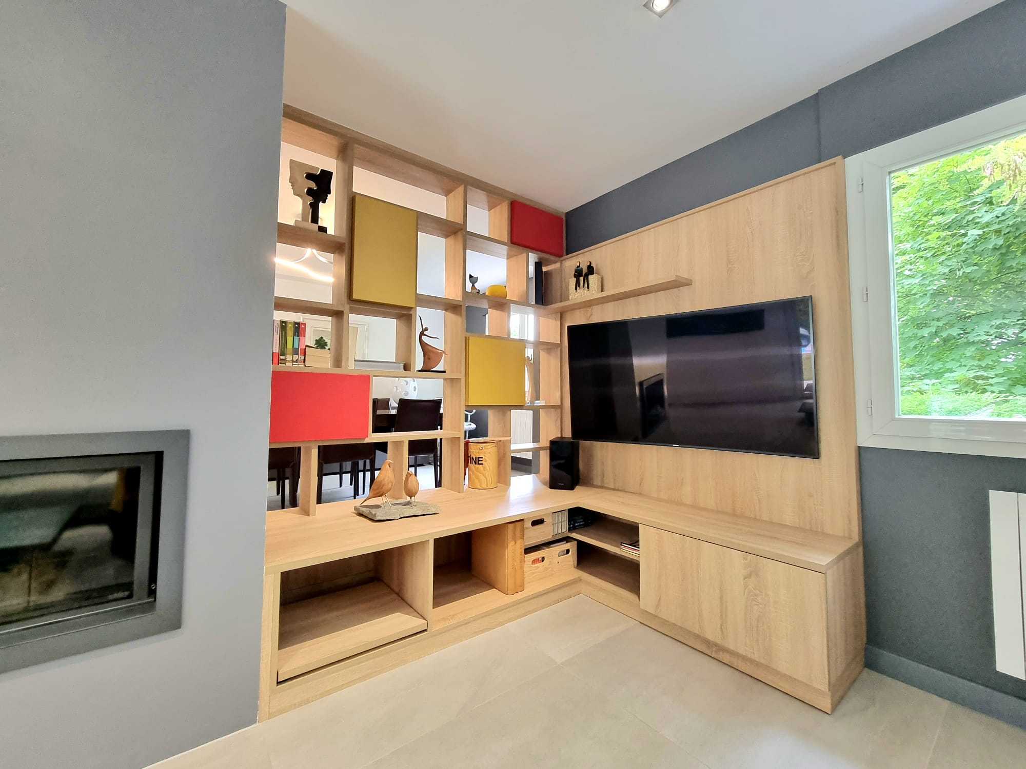 Séparation de pièce et meuble tv