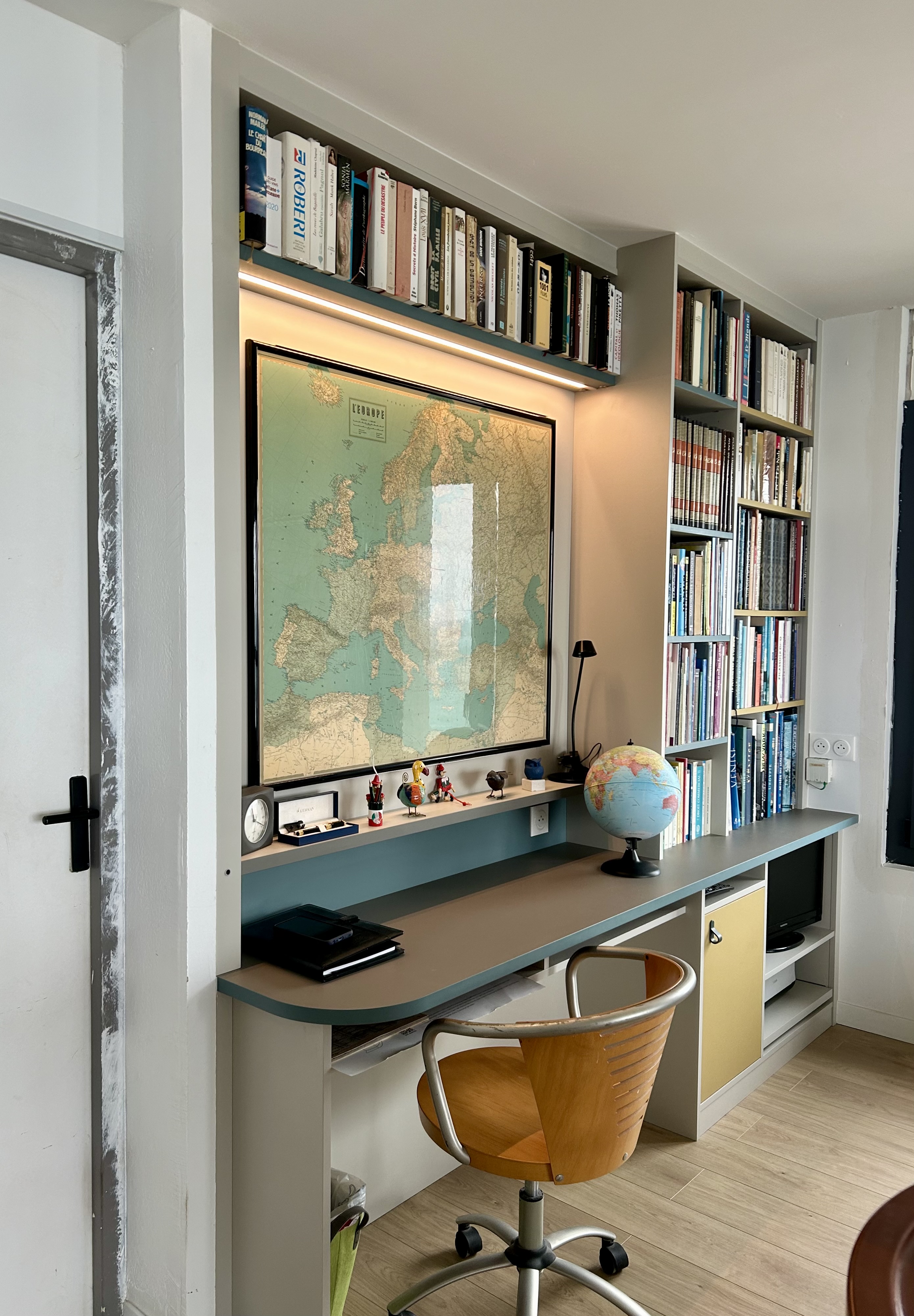 UN BUREAU SPACIEUX ALLIANT FONCTIONNALITÉ ET DESIGN