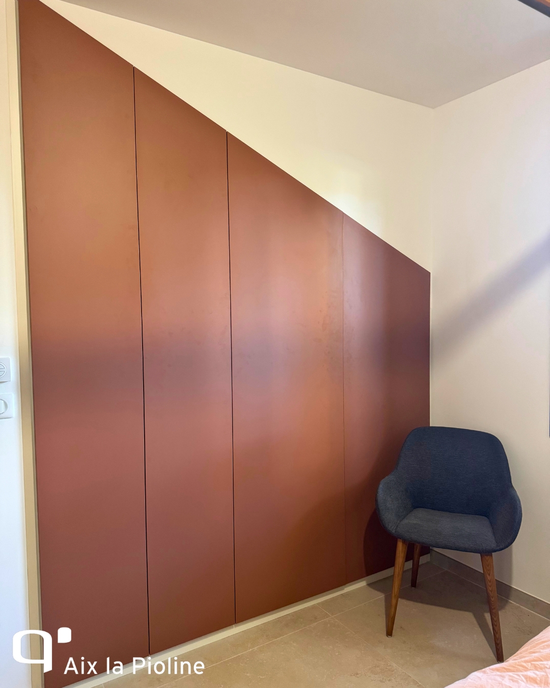 Dressing sous pente sur mesure optimisé à Aix En Provence