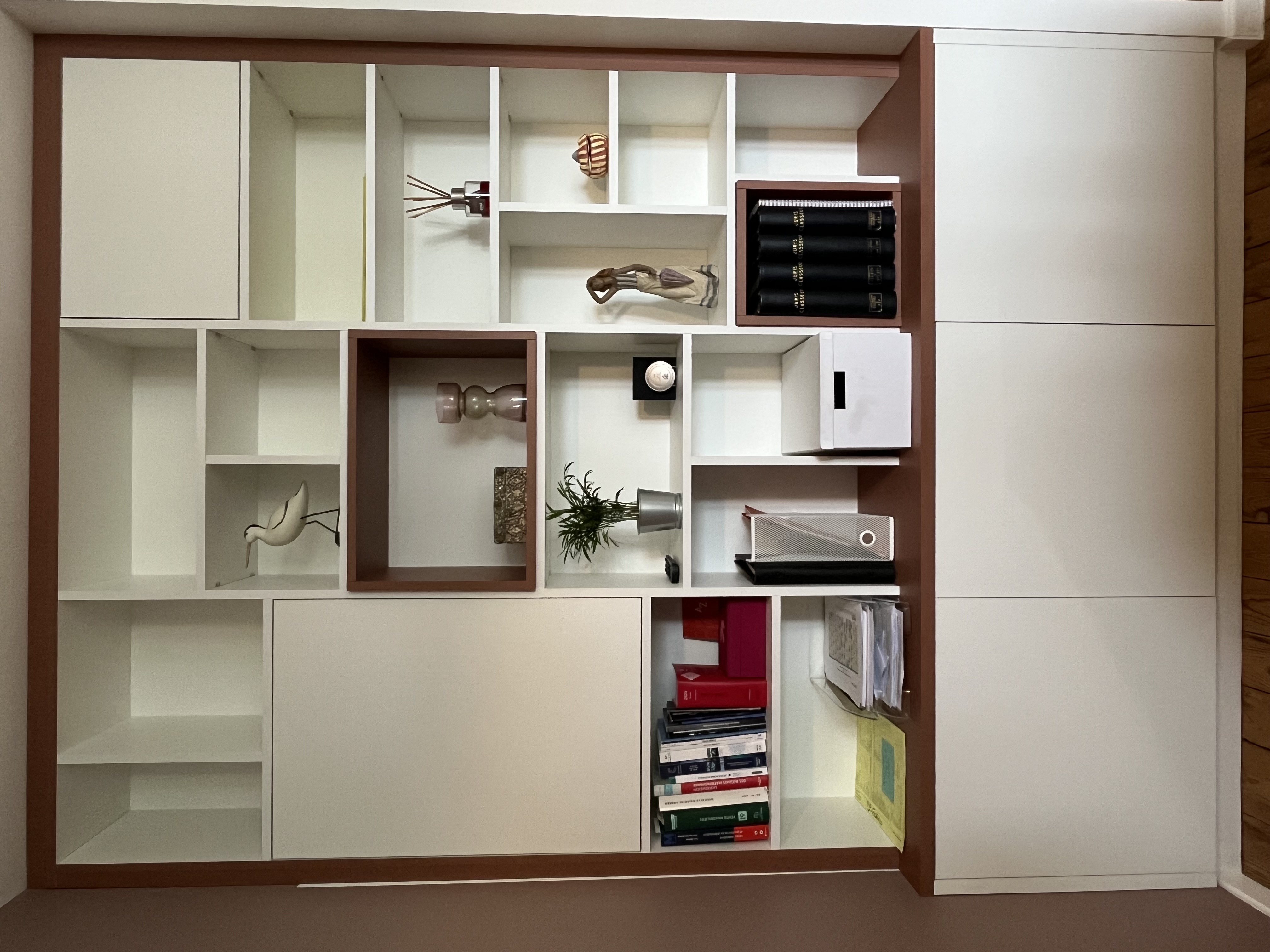 Bibliothèque et rangement bas fermé