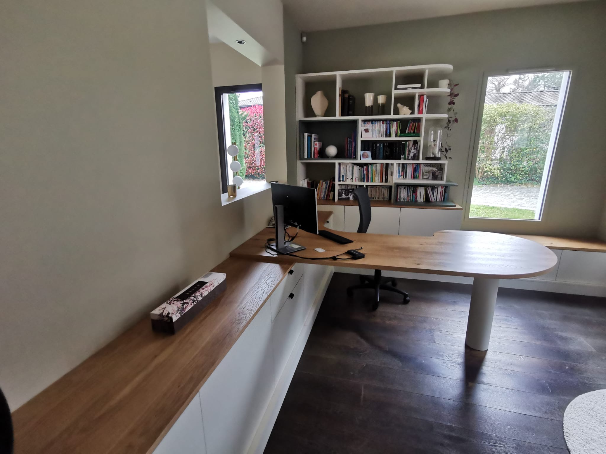 Bureau et bibliothèque